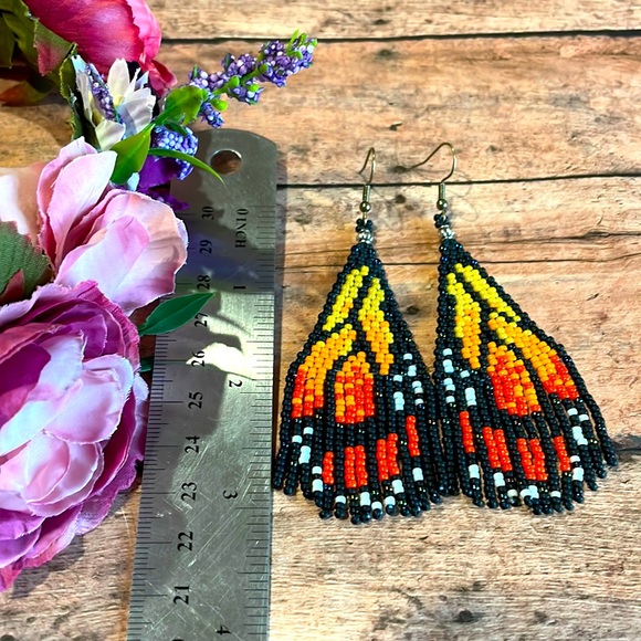 Butterfly wing beaded earring - Picture 5 of 5